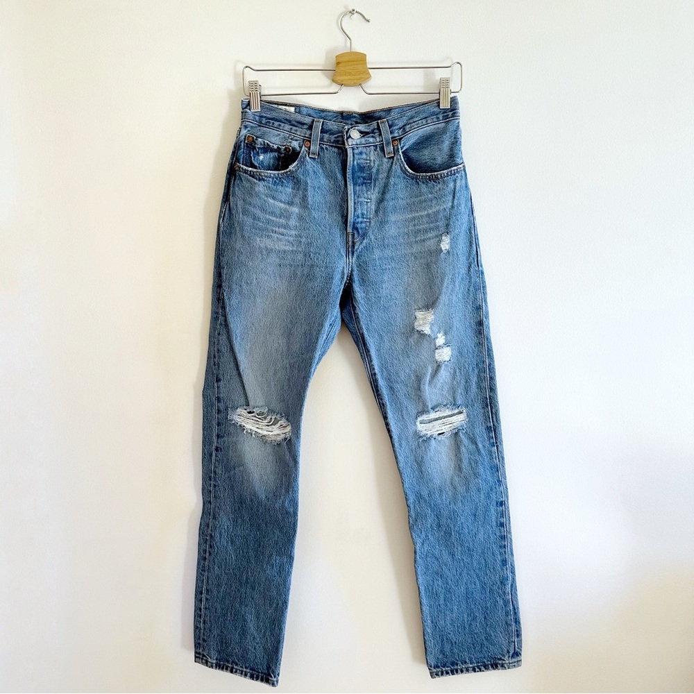Levi’s 501 Medium Wash High Waisted Distressed Jeans 27